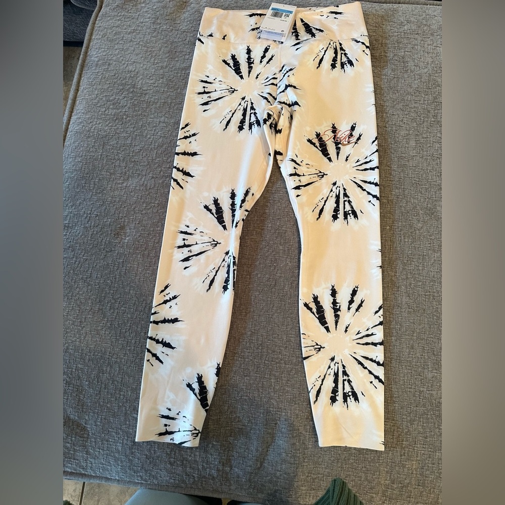Nike leggings. NWT